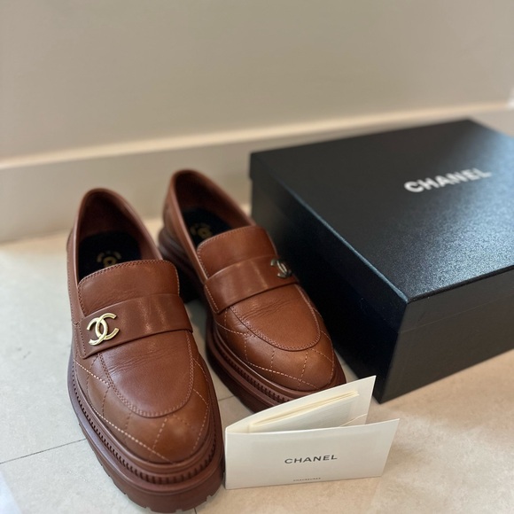 CHANEL Brown Quilted Leather Platform Loafers with Gold CC - Picture 5 of 7